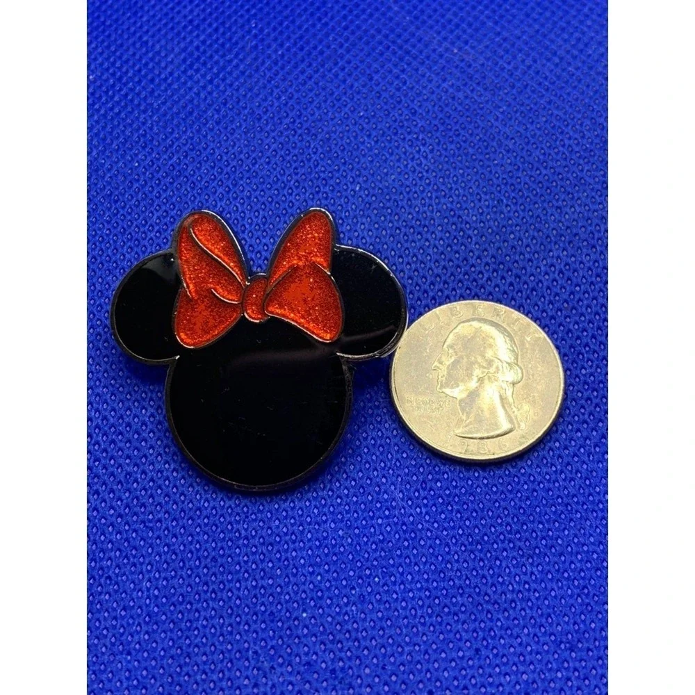 Vintage Minnie Mouse Disney pin AUTHENTIC shiny coated Finish